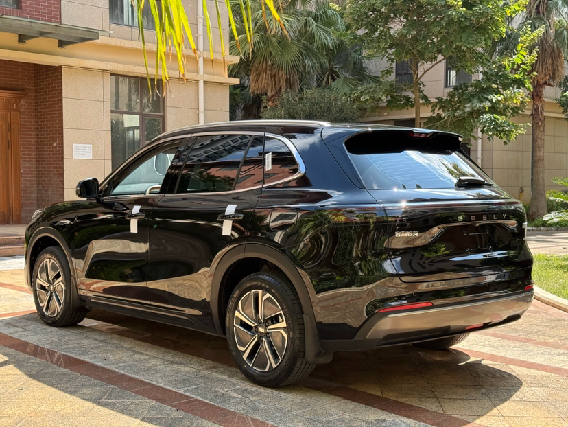 Geely Galaxy Xingjian 7 EM-i 2025 120km Launch+ Version — снимка 19