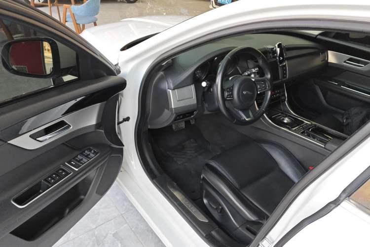 Used King Long XF 2018 XF Sportbrake 2.0T 250 PS Two-Wheel-Drive Luxury Edition
