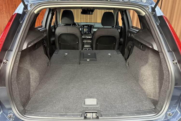 Used Volvo XC40 2021 T4 4x4 SmartDrive Fashion Edition Interior 11