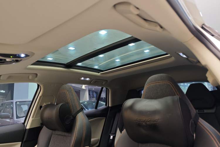 Used Lynk & Co 06 EM-P 2022 PHEV 84 km Range Pro Version Interior 3