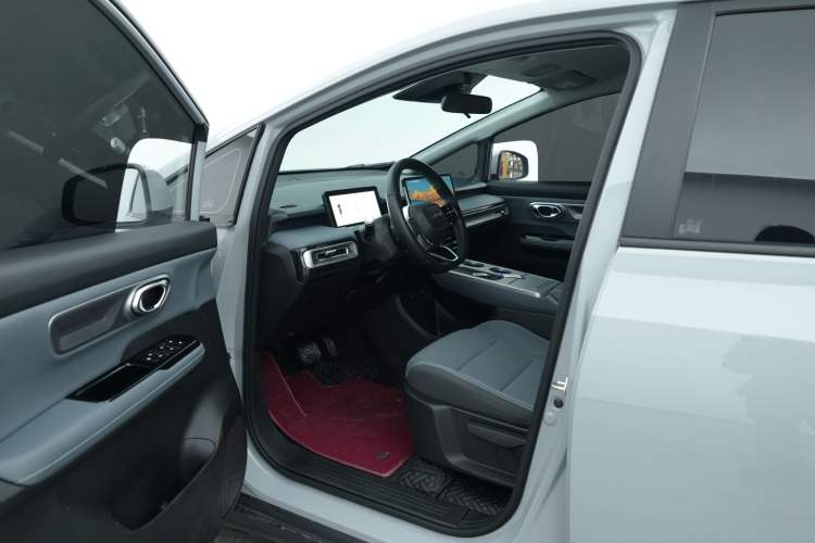 Used AION Y 2024 Younger