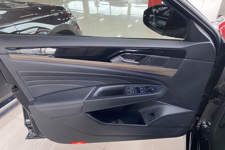 Used Volkswagen Passat 2019 330TSI Luxury Edition China V Standard Interior 10