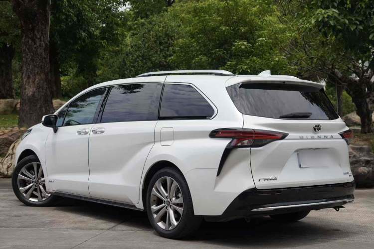 Used Toyota Sienna 2024 2.5L Hybrid Ultimate Edition