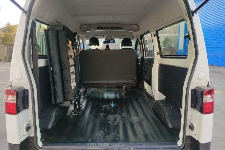 Used Jinbei Gold Hiace M Classic 2022 1.5L Travel Lion Passenger Van 6 Seats