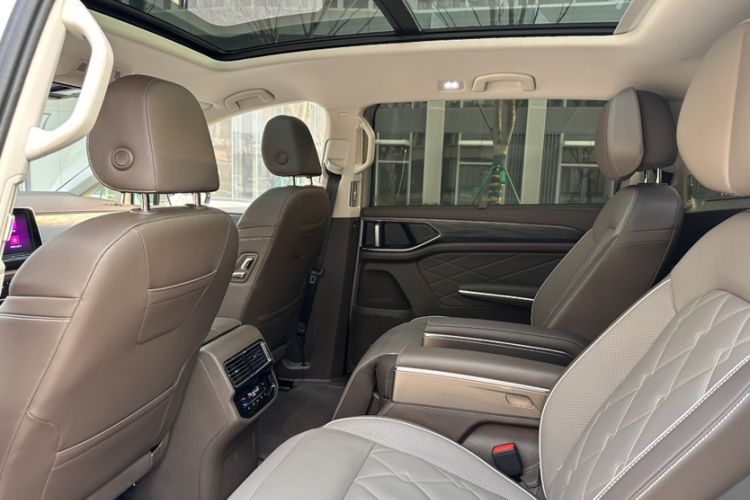 Used Volkswagen Viloran 2024 380TSI Premium Edition
