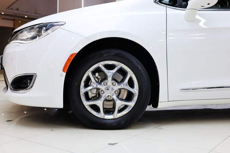 Used Chrysler Grand Voyager 2017 3.6L Premium Edition