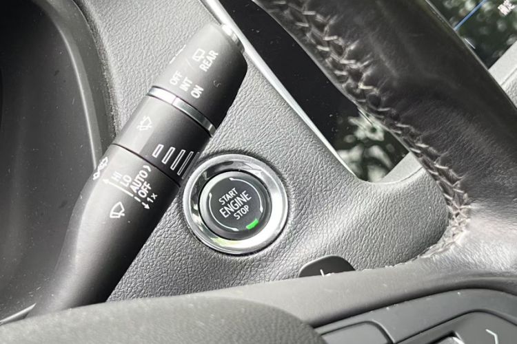 Used Cadillac XT4 2020 28T Two-Wheel-Drive Leading Version Interior 5