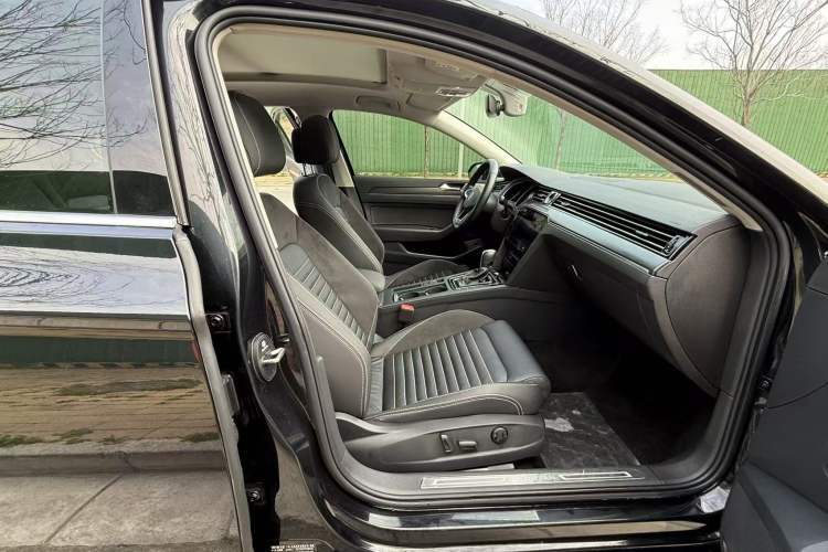 Used Volkswagen Magotan 2020 330TSI DSG Leading Model Right Front Seat