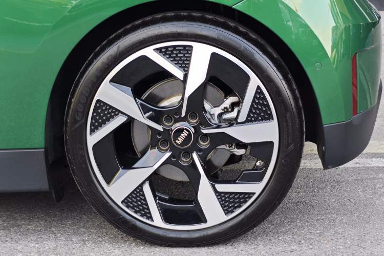 Used MINI Electric MINI COOPER 2024 452km COOPER SE 1/65 Limited Edition