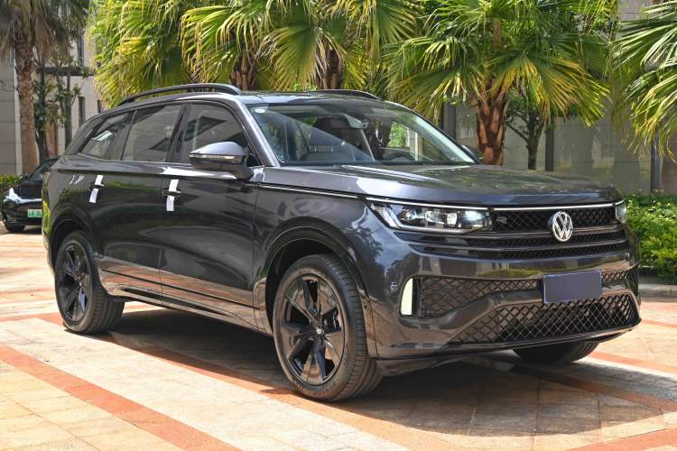 Used Volkswagen Tavendor 2024 380TSI All-Wheel Drive R-Line Blacklight Knight Edition Exterior 2