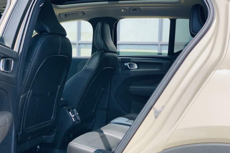 Used Volvo XC40 2024 B4 4x4 Smart Luxury Edition