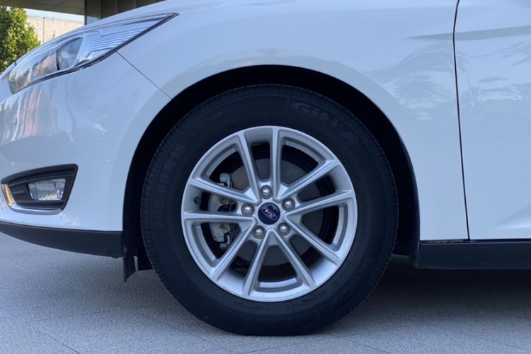 Used Ford Focus 2015 Hatchback 1.6L Manual Fashion Edition
