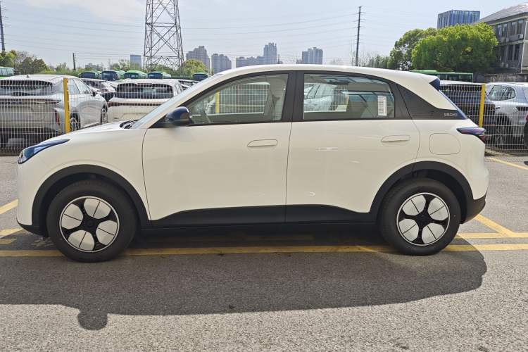 Used Geely Galaxy Geome 2025 410 km Free Version Exterior 3