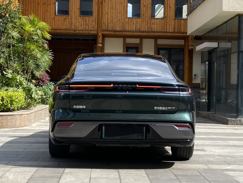 Geely Galaxy 8 2025 130km EM-P Starship Edition — снимка 8