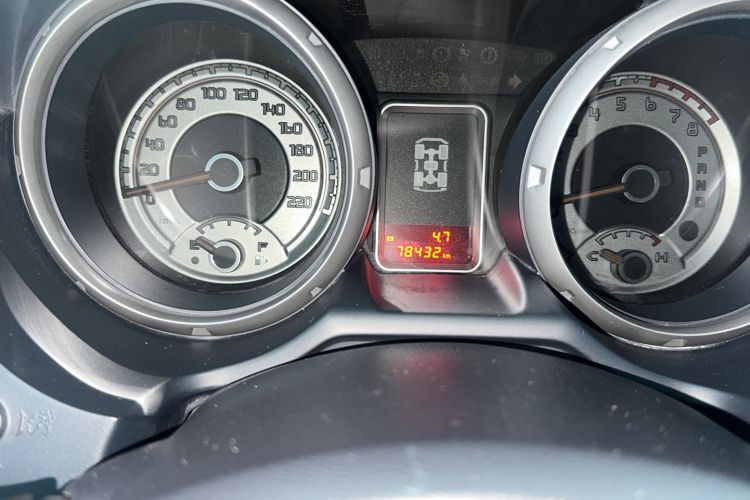 Used Mitsubishi Pajero  Odometer Close Up