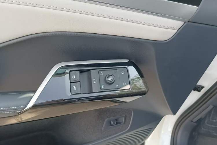 Used Volkswagen ID.6 CROZZ 2022 Long-Range PRO Edition Interior 3