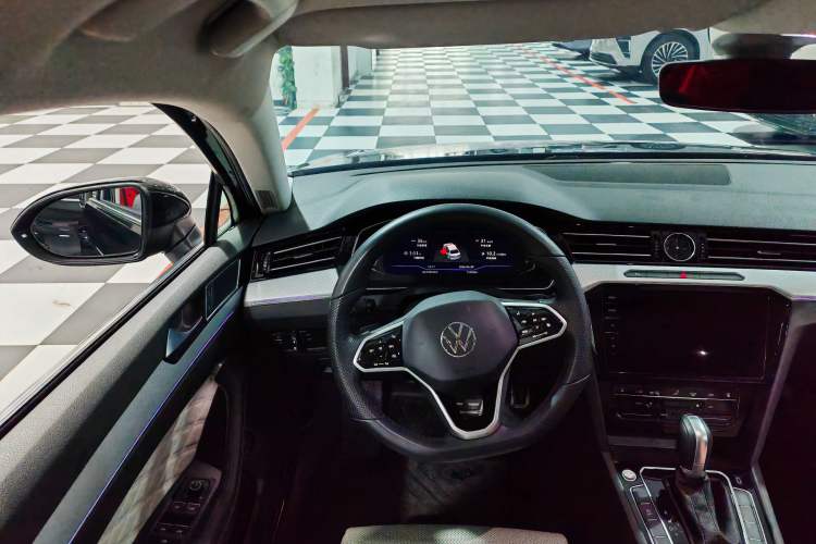 Used Volkswagen Magotan 2024 2 Million Units Zhongxiang Version 330TSI DSG Luxury Edition Interior 2