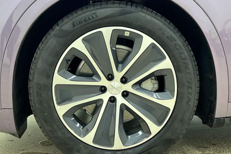 Used Hima Luxeed R7 2024 All-Electric 802 km Max
