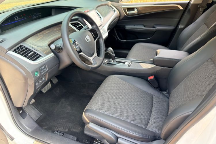 Used Honda Jade 2017 1.8L automatic Comfort version 5 seats Interior 6