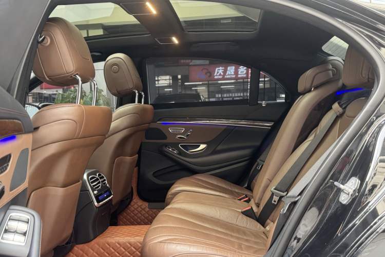 Used Mercedes-Benz S-Class 2018 S 320 L Interior 4