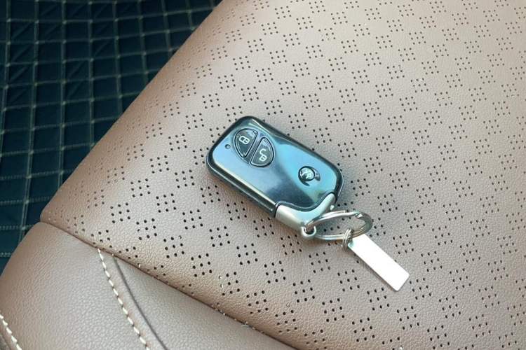 Used BYD S7 2016 2.0T Automatic Prestige Plus Interior 4