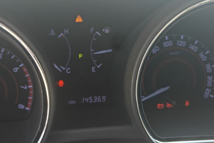 Used Toyota Highlander 2012 2.7L Two-Wheel Drive 7-Seater Luxury Edition Odometer Close Up