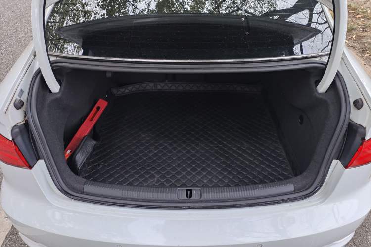 Used Audi A3 2014 Limousine 40 TFSI S line Comfort Model