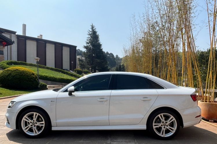 Used Audi A3 2019 Limousine 35 TFSI Fashion Edition China V standard
