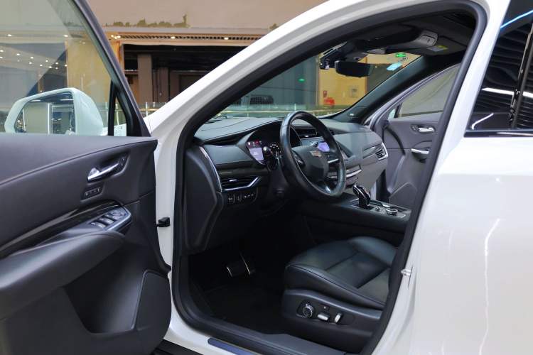 Used Cadillac XT4 2020 28T 4x4 Platinum Sport Edition Interior 1
