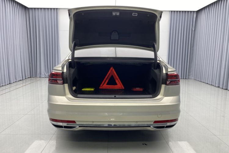 Used Volkswagen Phideon 2019 380TSI Two-Wheel Drive Business Edition China V Standard
