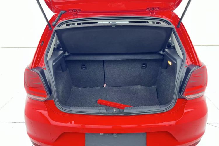 Used Volkswagen Polo 2016 1.6L Automatic Comfort Model
