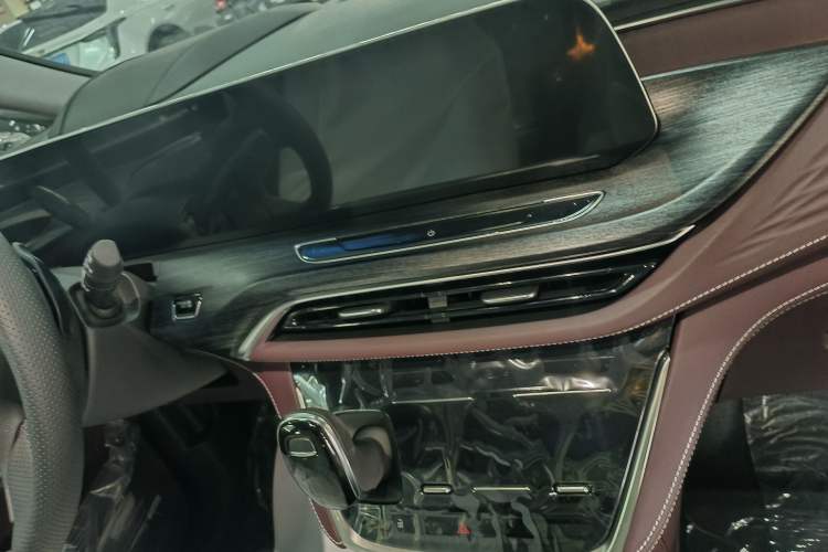 Used Buick GL8 2023 Avenir Aivia Six-Seat Deluxe Edition
