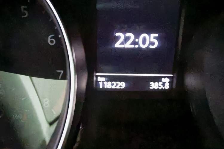 Used Volkswagen Magotan 2018 330TSI DSG Luxury Model Odometer Close Up