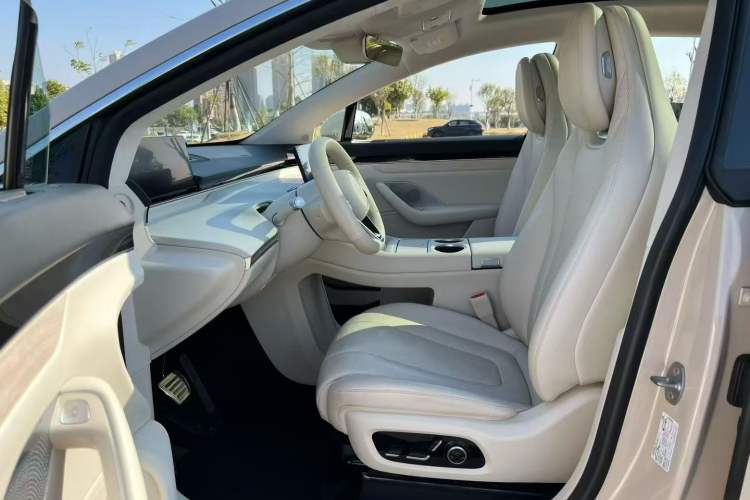 Used Hima Luxeed R7 2025 Range-Extended Version 251 km Max Interior 4