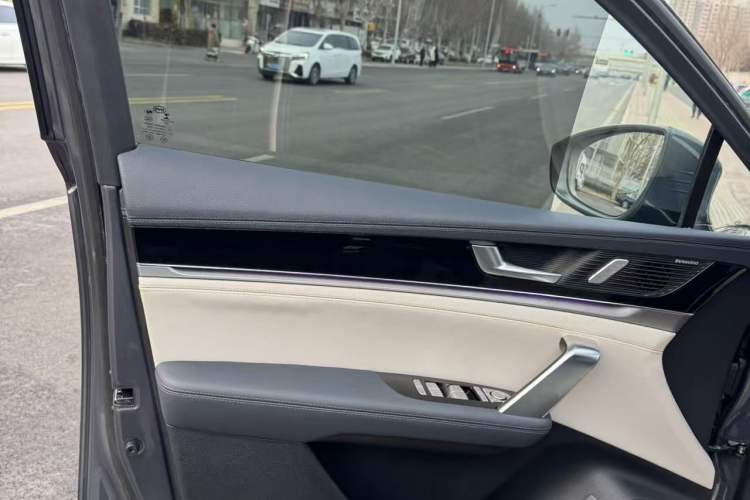 Used BYD Tang New Energy 2022 EV 730KM Luxury Model Interior 11