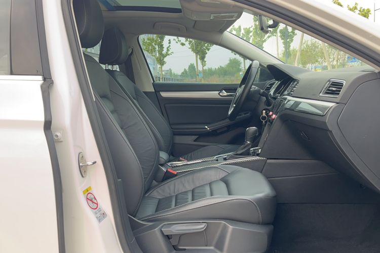 Used Volkswagen Lamando 2015 280TSI DSG Comfort Edition Interior 4