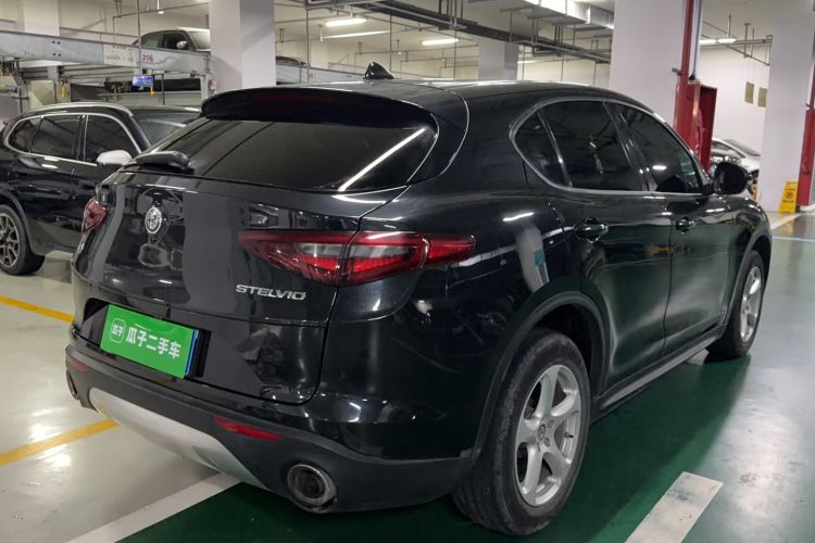 Used Alfa Romeo Stelvio 2017 2.0T 200HP Elite Edition Rear Right 45 Deg