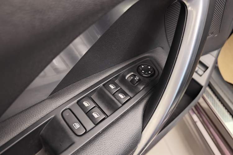 Used DS 5LS 2016 1.6T Luxury Edition THP160