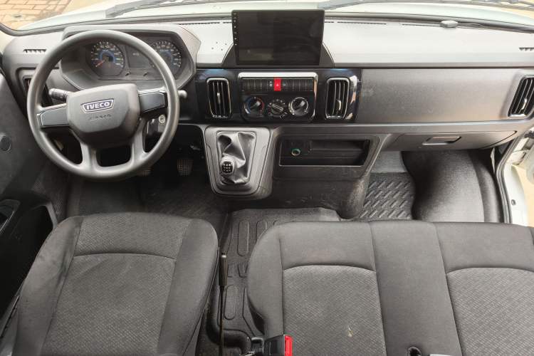 Used Iveco Daily 2023 2.5T A37M1 Long Wheelbase Mid-Roof Dual-Tire Side-Sliding Doors 5-9 Seats