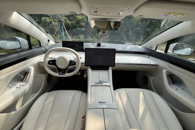 Used Hima Luxeed S7 2025 855 km Max Interior 2