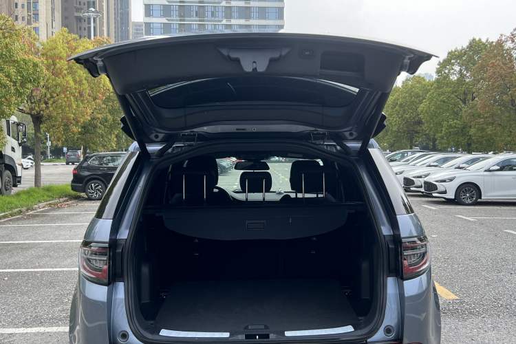 Used Land Rover Discovery Sport 2022 249 PS R-Dynamic S Performance Edition 5 Seats Trunk