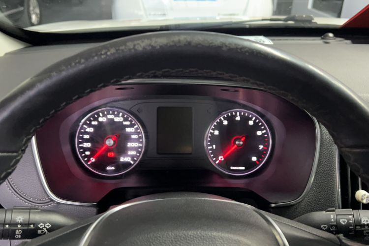 Used Roewe RX5 2016 20T Two-Wheel Drive Automatic Internet Smart Edition
