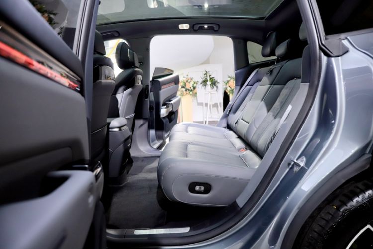 Used Zeekr 7X 2025 100 kWh Long-Range Rear-Wheel Drive with Intelligent Driving Features