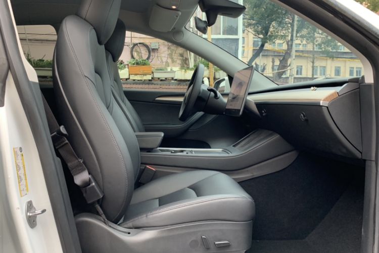 Used Tesla Model Y 2022 Long-Range All-Wheel-Drive Version