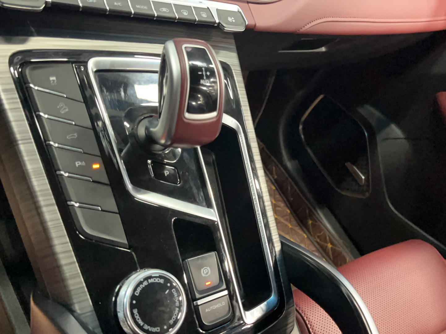 Geely Auto Emgrand X7 Sport 2022 Boyue X 1.8TD DCT ZhiZun Edition — снимка 11