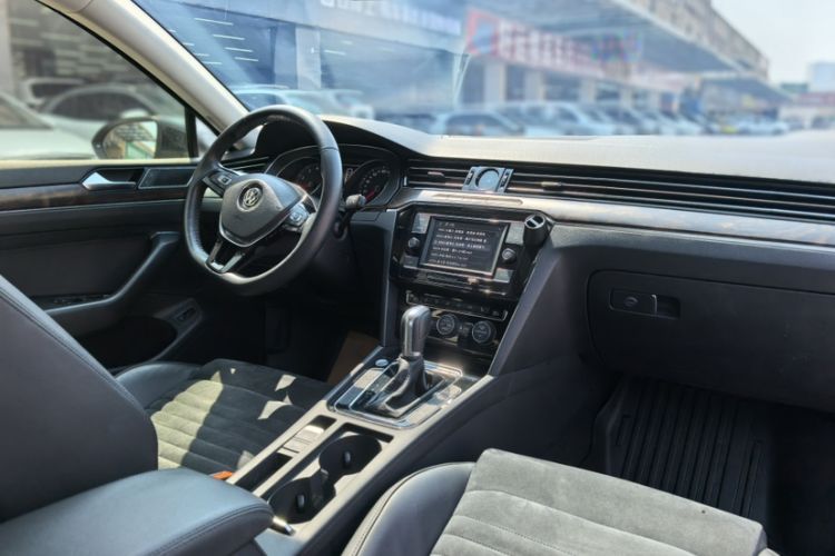 Used Volkswagen Magotan 2018 330TSI DSG Luxury Model