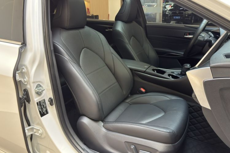 Used Toyota Avalon 2023 Dual-Engine 2.5L Luxury Edition Interior 7