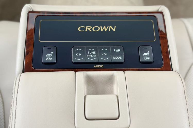 Used Toyota Crown 2012 2.5L Royal Leather Edition
