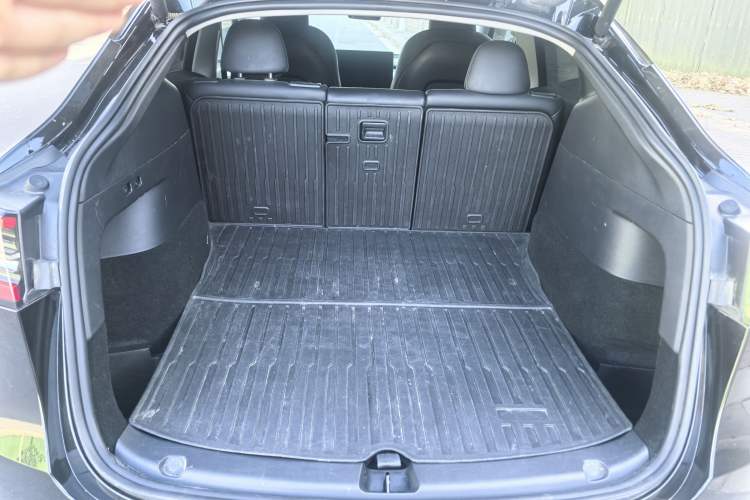 Used Tesla Model Y 2023 Long-Range All-Wheel-Drive Version