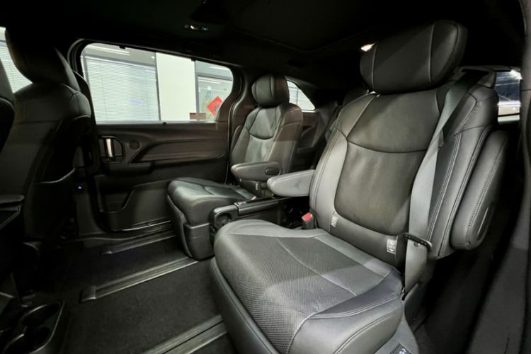 Used Toyota SIENNA 2021 2.5L Hybrid Ultimate Edition Interior 6